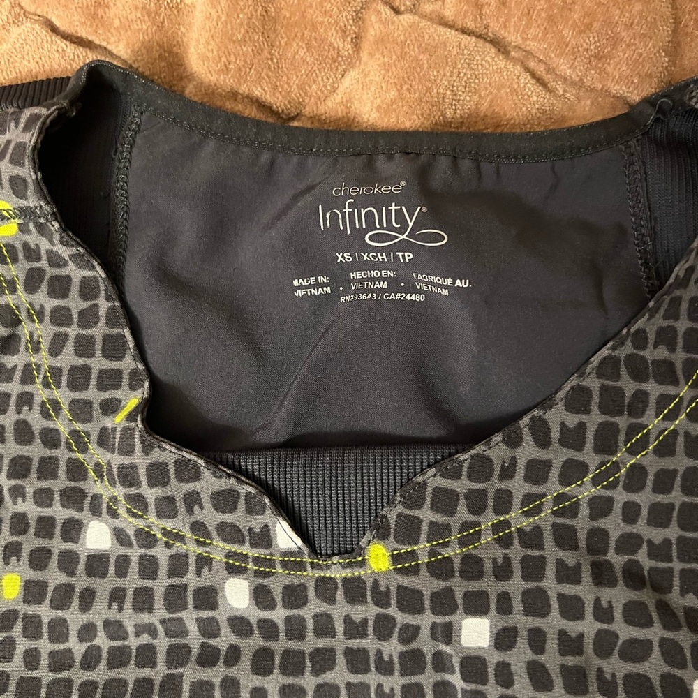 Cherokee Infinity Yellow And Gray Patterned Scrub… - image 3